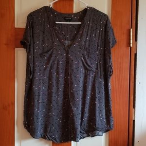 Torrid arrow print short sleeved blouse size 0